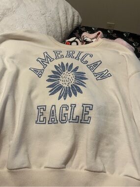 American Eagle Outfitters Cream Crewneck Sweatshirt with Blue Sunflower Logo
